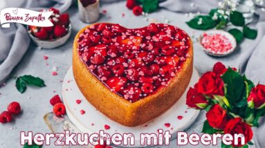 Herz-Torte zum Muttertag ♡ Kuchen in Herzform mit Beeren ♡ einfach, saftig, fruchtig, lecker ♡