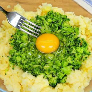 I never get tired of cooking this recipe for broccoli and potatoes! Quick and delicious!